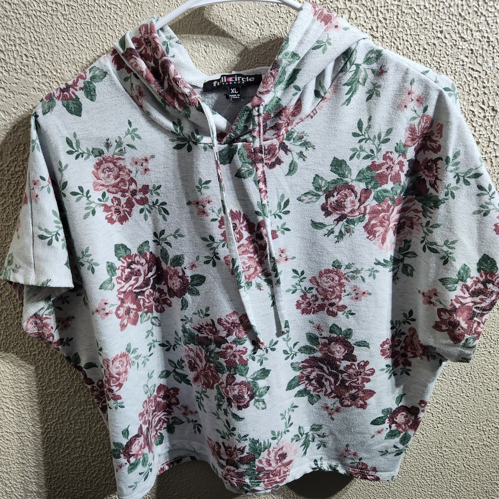 🔴 3 for $12 Floral Hoodie Crop Top